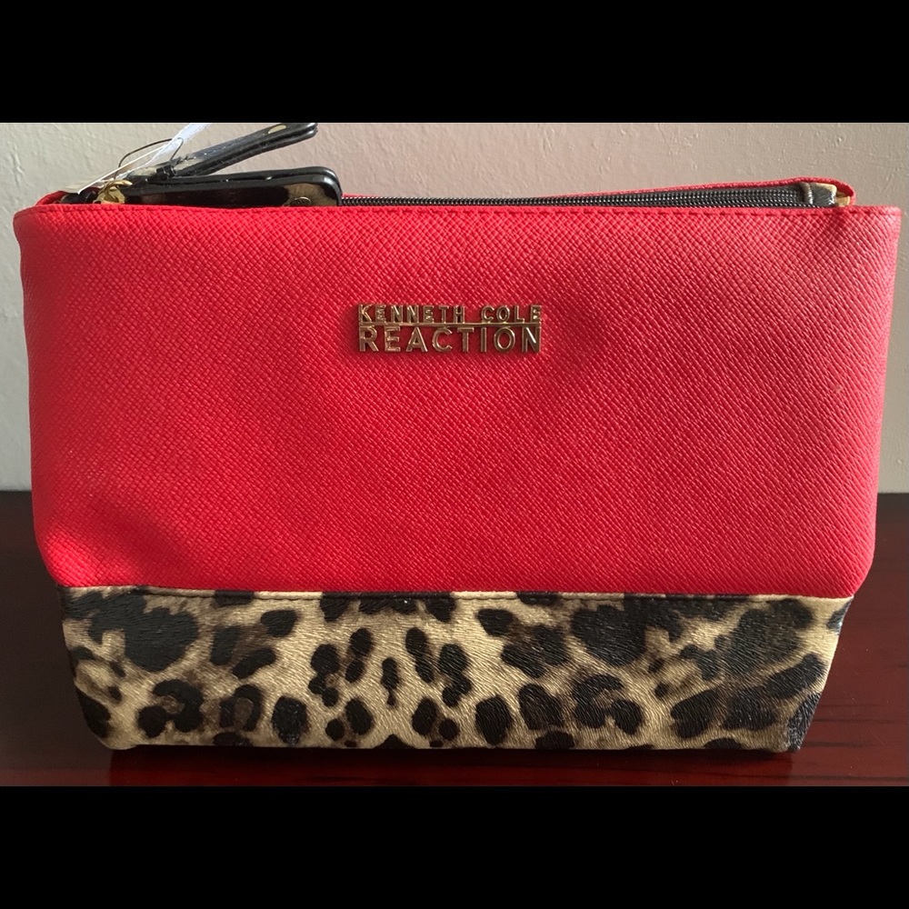 Kenneth Cole reaction pyramid bag